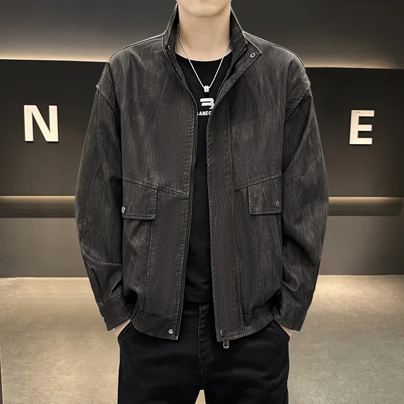 Новая осенне-зимняя модная и модная мужская куртка из искусственной кожи с лацканами, качественная ветрозащитная и универсальная куртка.
Новая осенне-зимняя модная и модная мужская куртка из искусственной кожи с лацканами, качественная ветрозащитная и универсальная куртка.