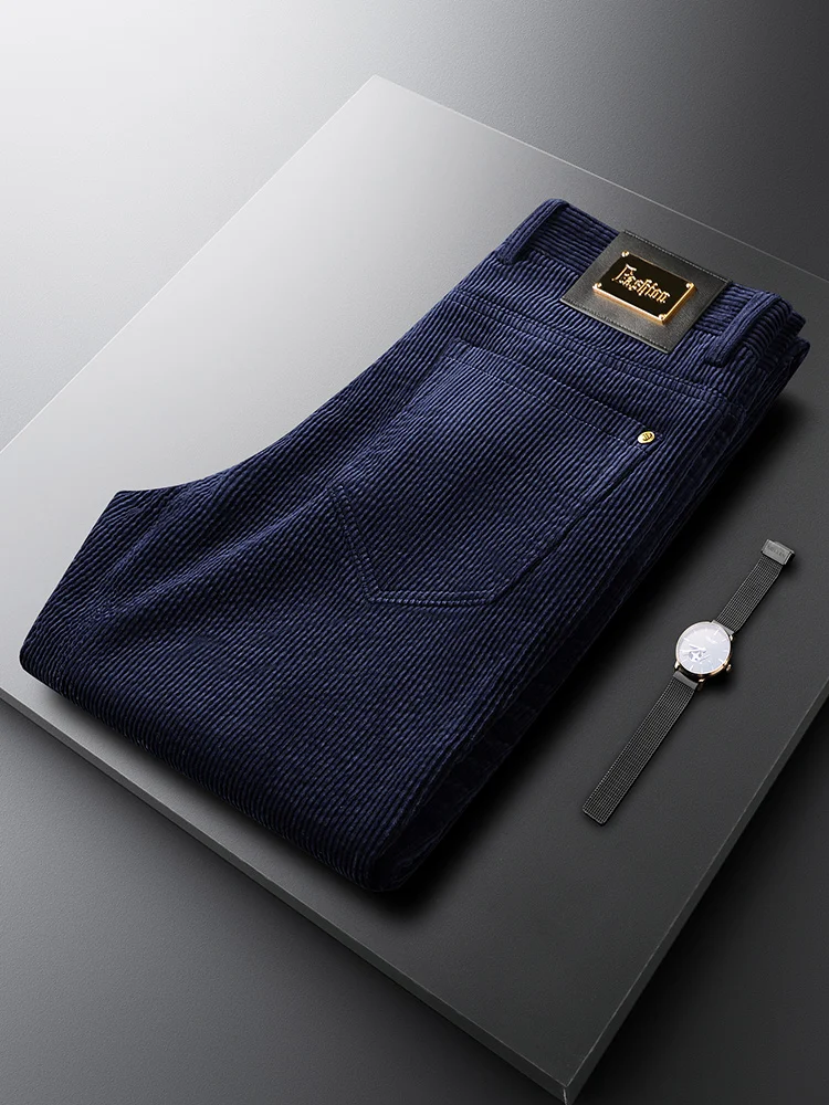 Синие мужские брюки из вельвета, прямого кроя, для делового стиля, модные повседневные брюки для осени и зимы
Синие мужские брюки из вельвета, прямого кроя, для делового стиля, модные повседневные брюки для осени и зимы