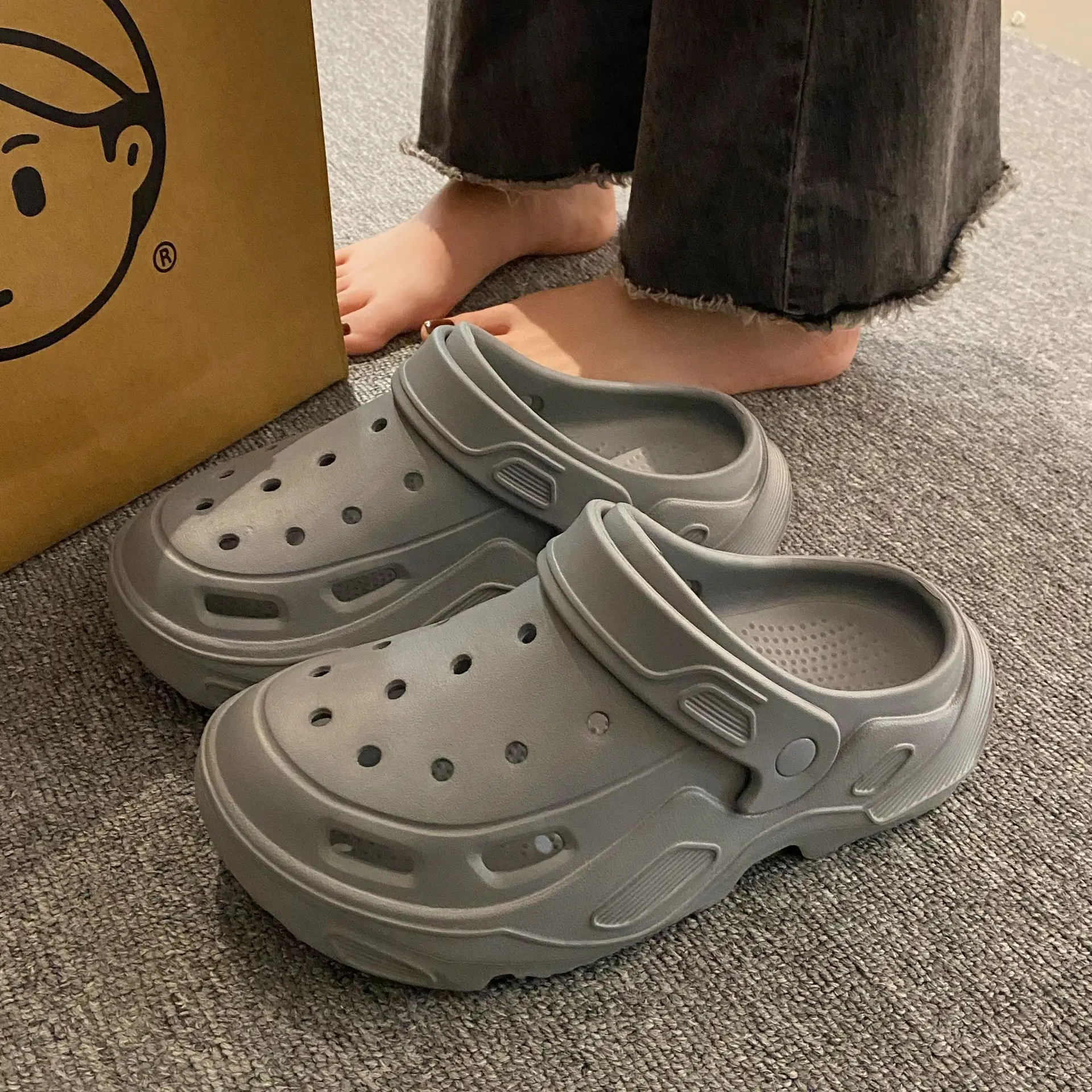 2024 Hot Men's Hole Shoes Non-Slip Thick-Soled Casual Sandals Outerwear Beach Soft Soled Baotou Slippers Women Slippers Sandals
2024 Hot Men's Hole Shoes Non-Slip Thick-Soled Casual Sandals Outerwear Beach Soft Soled Baotou Slippers Women Slippers Sandals