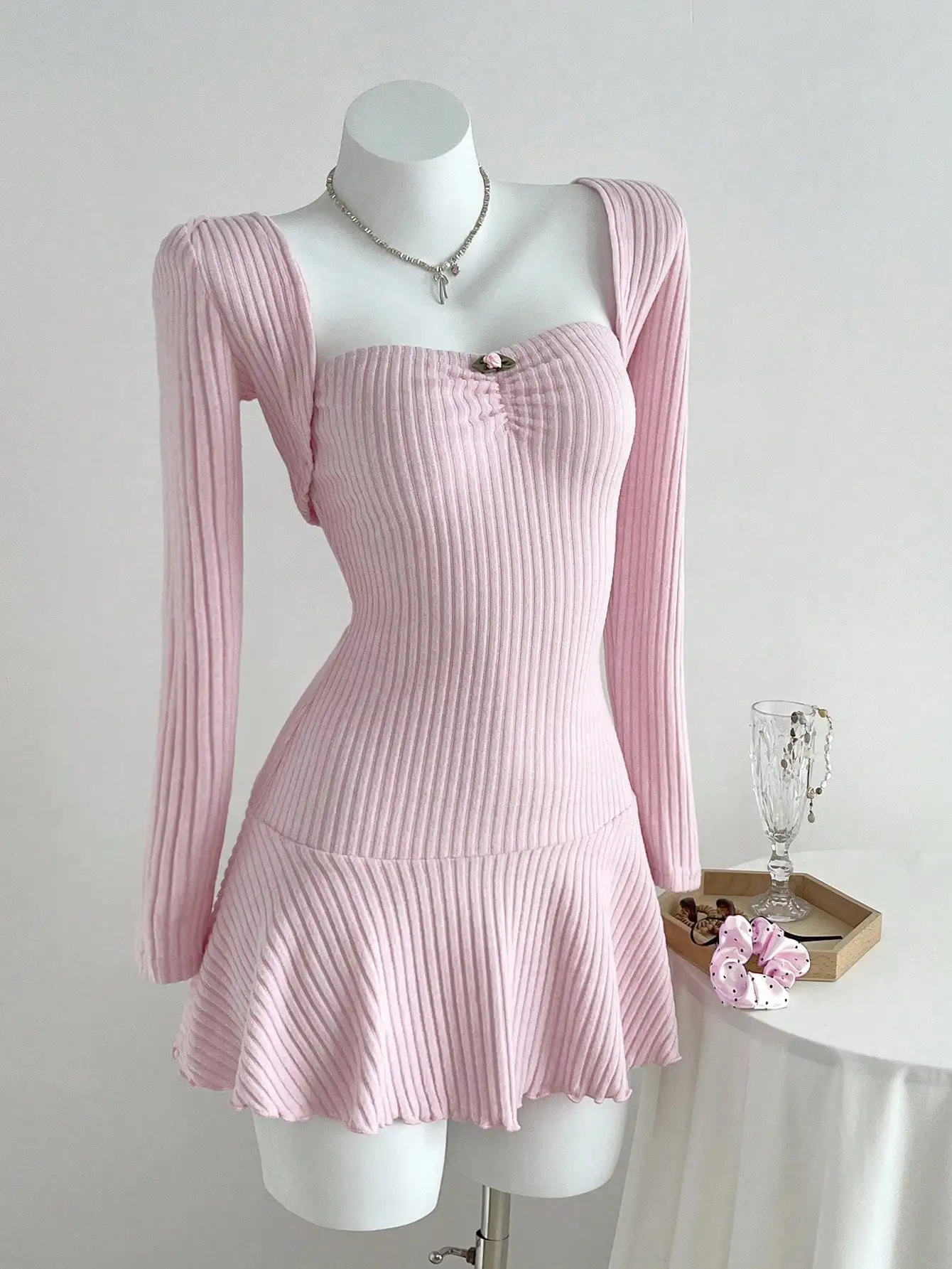 Розовое мини-платье в рубчик с длинными рукавами, квадратным вырезом и драпировкой на талии, соблазнительная юбка для вечеринок или повседневной носки
Розовое мини-платье в рубчик с длинными рукавами, квадратным вырезом и драпировкой на талии, соблазнительная юбка для вечеринок или повседневной носки