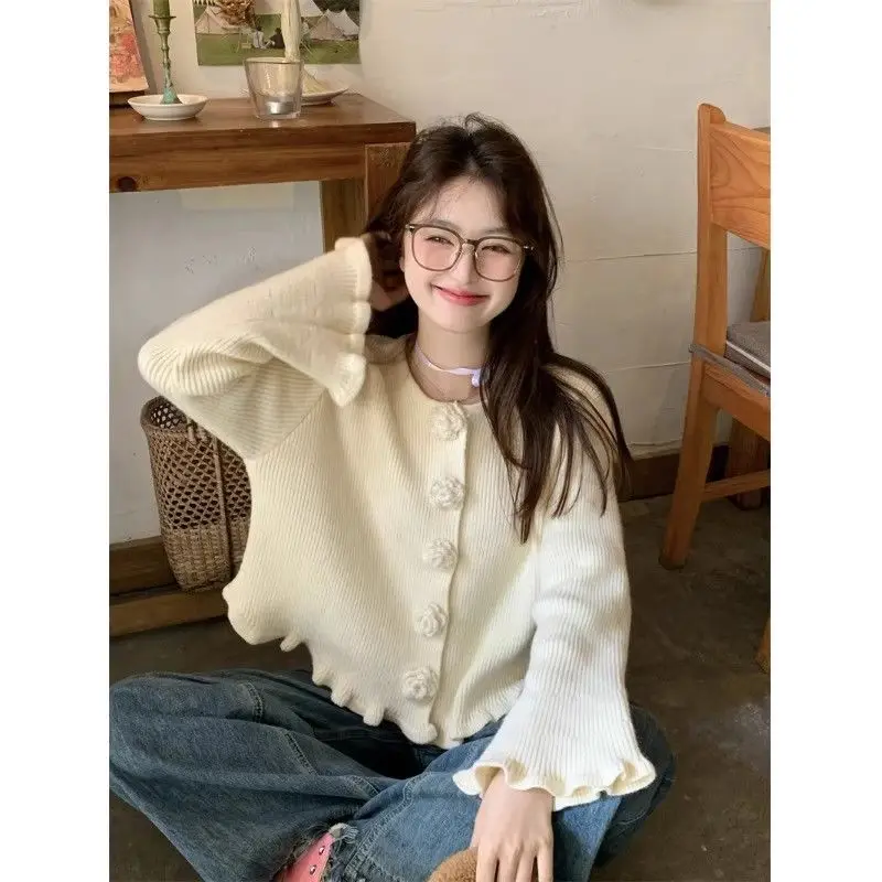 O-neck Flower Knitting Cardigan Women Autumn Winter Simplicity Solid Color Sweater Coat All-match Lantern Sleeve Knitwear Tops
O-neck Flower Knitting Cardigan Women Autumn Winter Simplicity Solid Color Sweater Coat All-match Lantern Sleeve Knitwear Tops