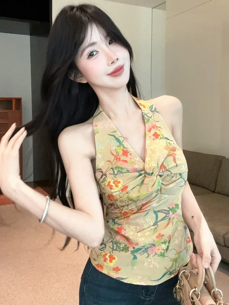 Pure Desire Vacation Style Neck Hanging Design Retro Sleeveless V-Neck Crop Top Summer New Spicy Girl Floral Embroidery Tank Top
Pure Desire Vacation Style Neck Hanging Design Retro Sleeveless V-Neck Crop Top Summer New Spicy Girl Floral Embroidery Tank Top
