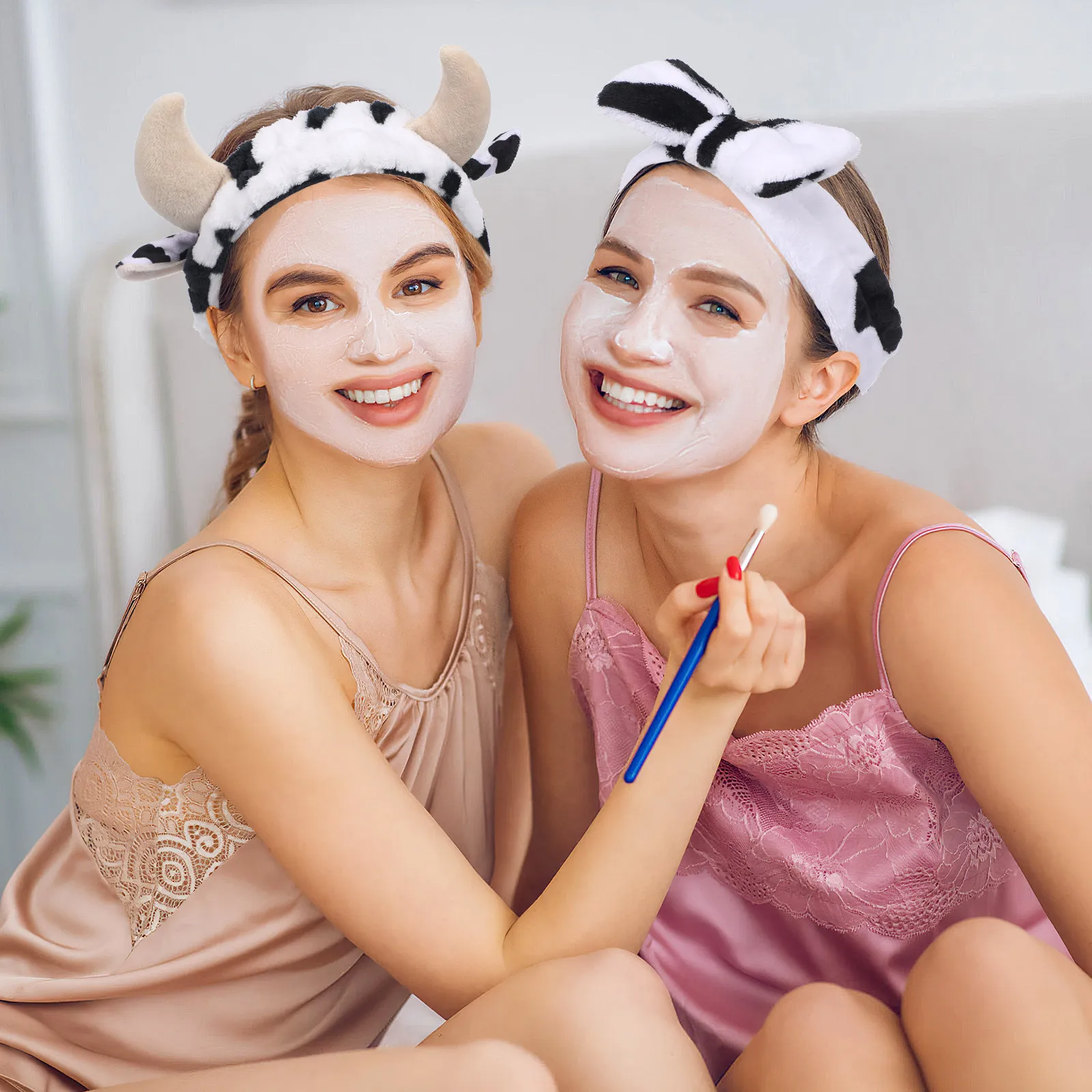 2Pcs Cow Pattern Headband Bow Creative Face Wash Makeup Spa Headband Hair Accessories for Women Daily Use
2Pcs Cow Pattern Headband Bow Creative Face Wash Makeup Spa Headband Hair Accessories for Women Daily Use