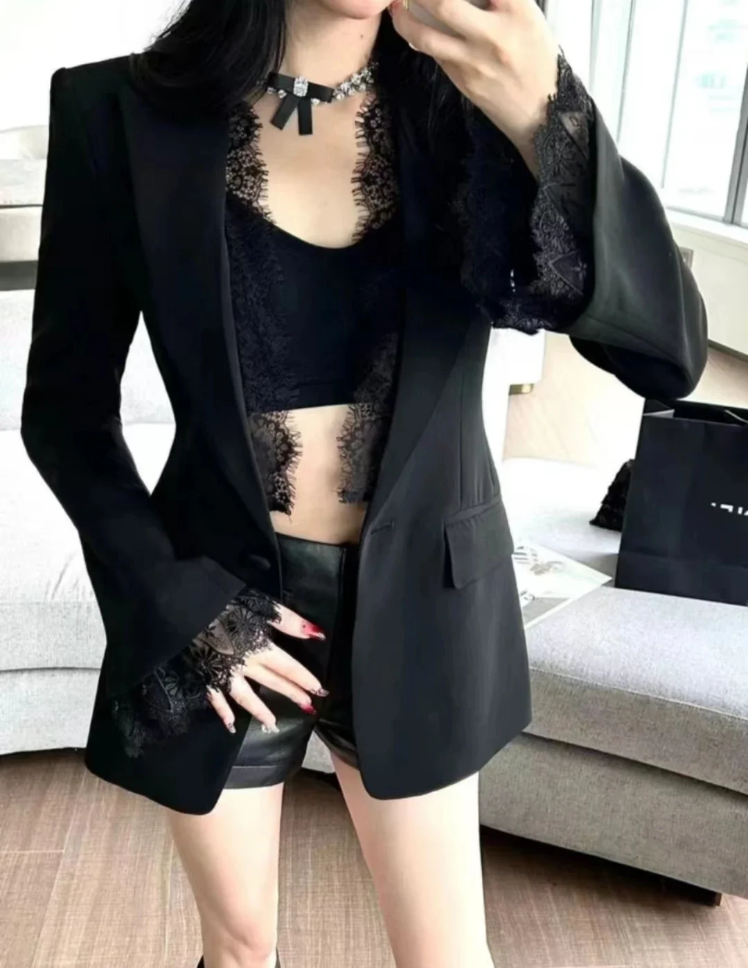 Spring New Korean Style Elegant Lace Stitching Single Buckle Suit Jacket Casual Slim-fit Solid Blazer All-match Lady Suit Top
Spring New Korean Style Elegant Lace Stitching Single Buckle Suit Jacket Casual Slim-fit Solid Blazer All-match Lady Suit Top