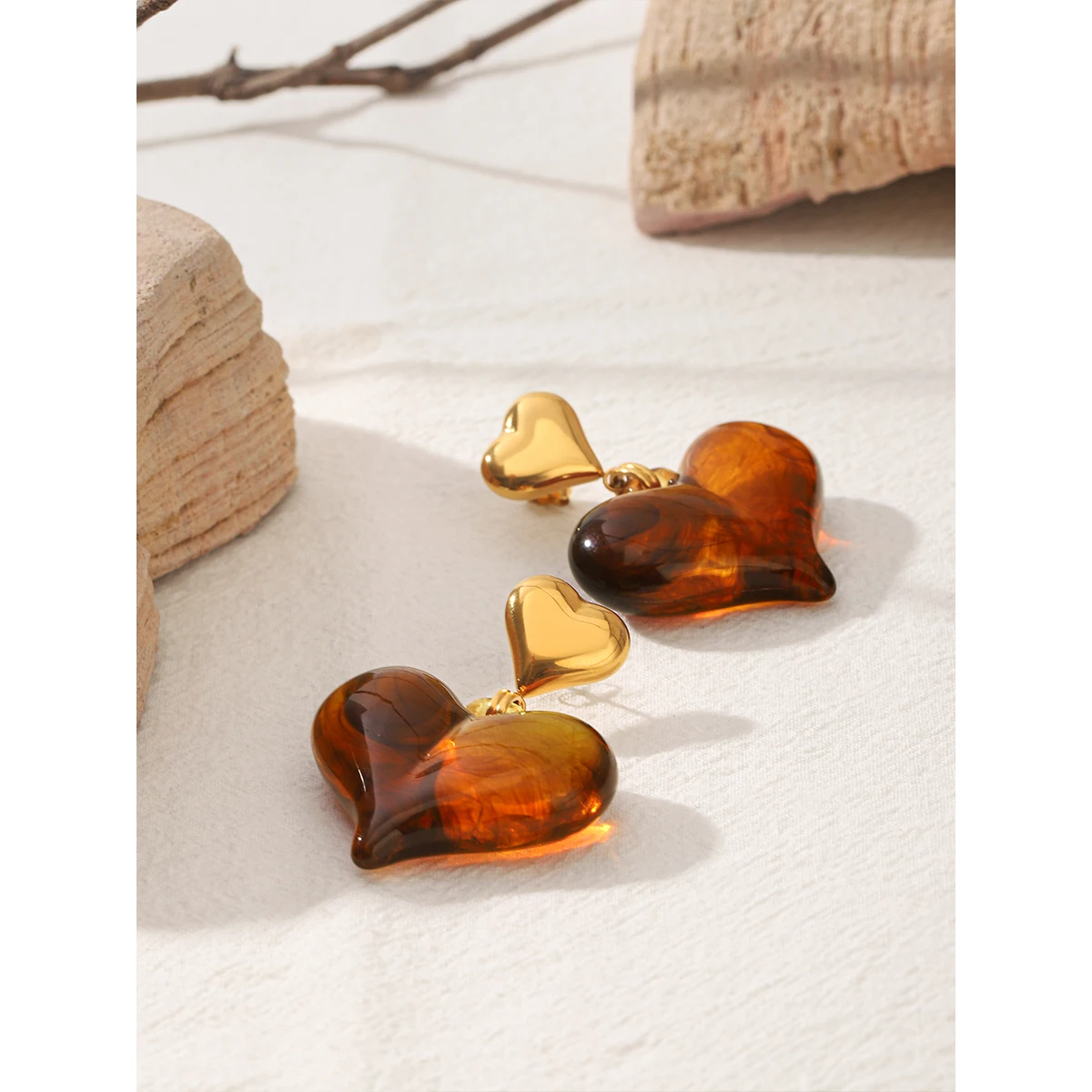 Gold Plated Vintage Temperament Resin Heart Earrings Irregular Simply Design Ear Accessories For Women Female Daily Wear Gifts
Gold Plated Vintage Temperament Resin Heart Earrings Irregular Simply Design Ear Accessories For Women Female Daily Wear Gifts