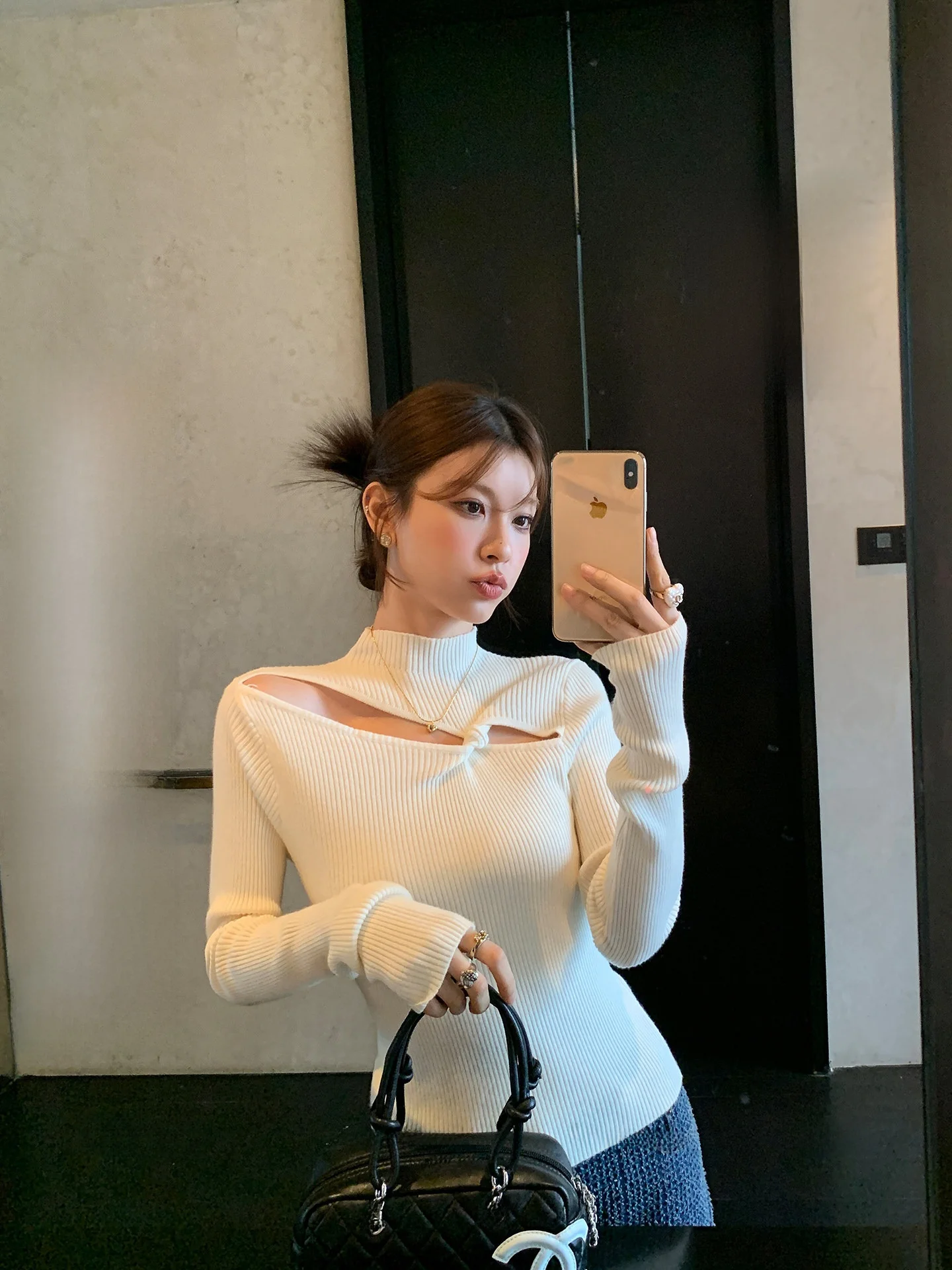 Универсальный вязаный свитер Lione с длинными рукавами, ажурным узором и высоким воротником, базовый топ для женщин, повседневный стиль
Универсальный вязаный свитер Lione с длинными рукавами, ажурным узором и высоким воротником, базовый топ для женщин, повседневный стиль