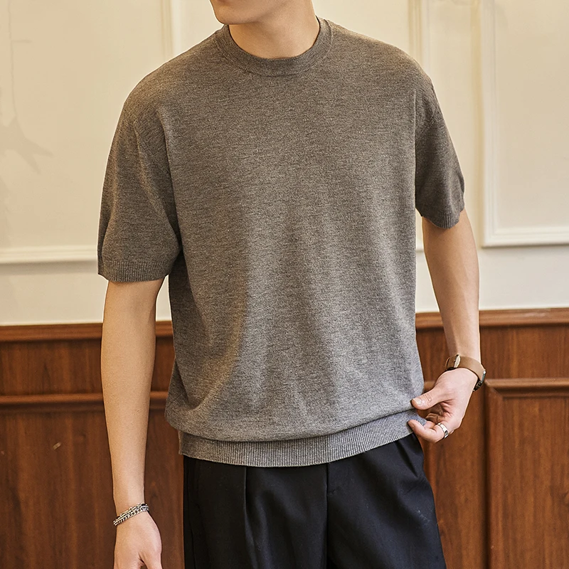Minimalist Style British Round Neck Short Sleeved Solid Color T-shirt for Men, Loose, Versatile, Comfortable Knit Shirt
Minimalist Style British Round Neck Short Sleeved Solid Color T-shirt for Men, Loose, Versatile, Comfortable Knit Shirt