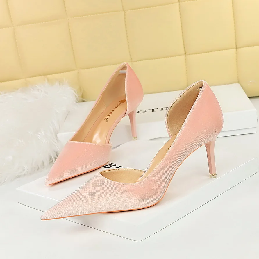 Fashion Banquet Women's With Thin High Heels Mouth Pointed Side Hollow West Velvet Single Women Pumps Ladies Shoes туфли женские
Fashion Banquet Women's With Thin High Heels Mouth Pointed Side Hollow West Velvet Single Women Pumps Ladies Shoes туфли женские