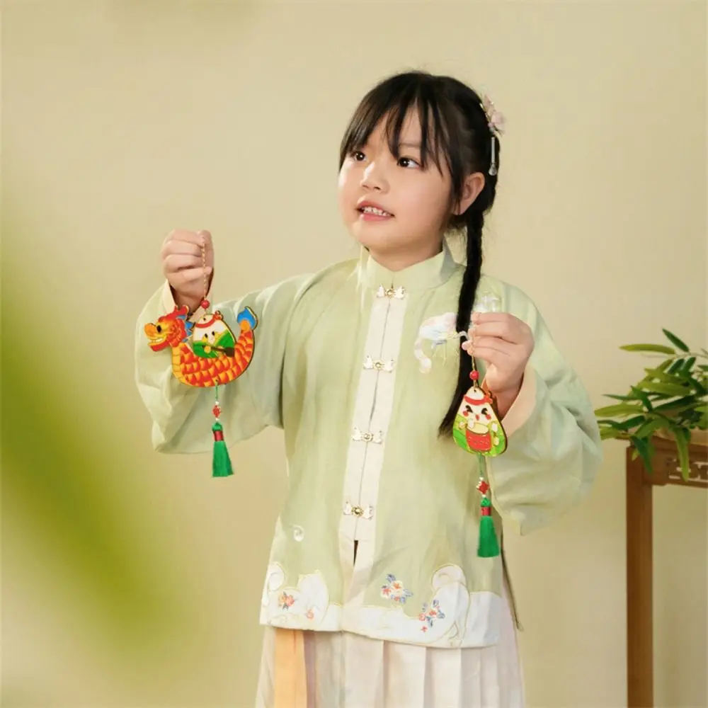 1 Set Zongzi Dragon Boat Festival Pendant Cloisonne Filament Dragon Boat Chinese Style DIY Toy Handmade Crafts Kids' Gifts
1 Set Zongzi Dragon Boat Festival Pendant Cloisonne Filament Dragon Boat Chinese Style DIY Toy Handmade Crafts Kids' Gifts
