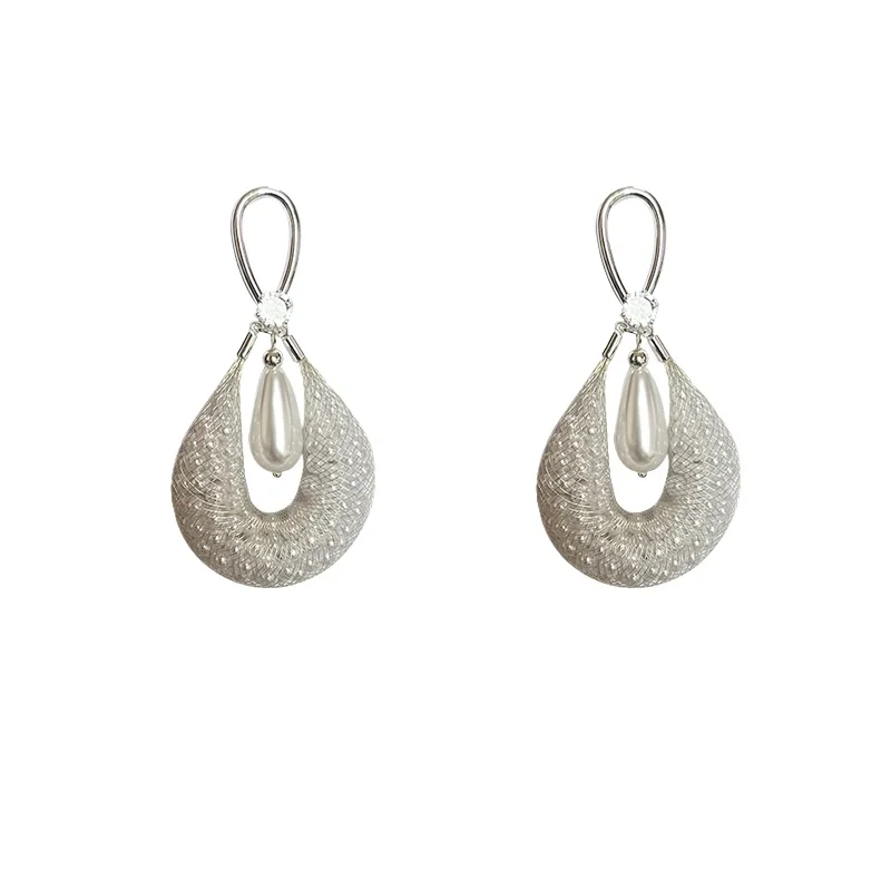 Light luxury temperament high-grade silver silk pearl explosive earrings exquisite fashion exaggerated atmosphere earrings
Light luxury temperament high-grade silver silk pearl explosive earrings exquisite fashion exaggerated atmosphere earrings