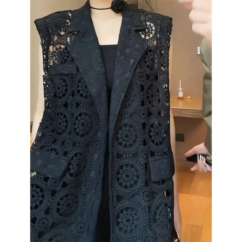 Women's Fashion Hollow Out Black Vest 2026 Spring Summer Autumn Design Sense Sleeveless Suit Collar Vest Jacket Windbreakers
Women's Fashion Hollow Out Black Vest 2026 Spring Summer Autumn Design Sense Sleeveless Suit Collar Vest Jacket Windbreakers