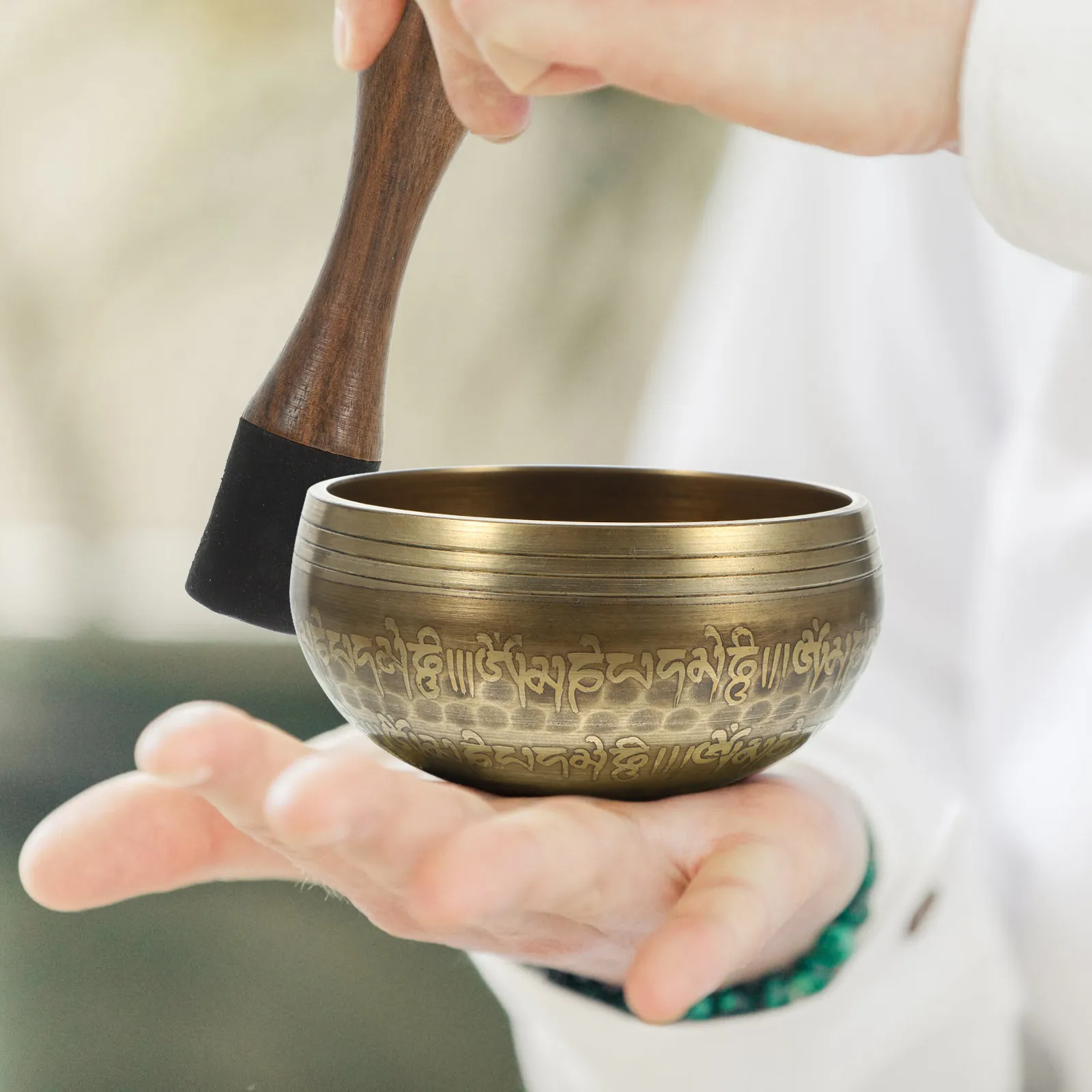 Single Tibetan Singing Bowl Yellow High Quality Meditation Buddha Sound Bowl Set Yoga Meditation Music Instrument for Relaxation
Single Tibetan Singing Bowl Yellow High Quality Meditation Buddha Sound Bowl Set Yoga Meditation Music Instrument for Relaxation