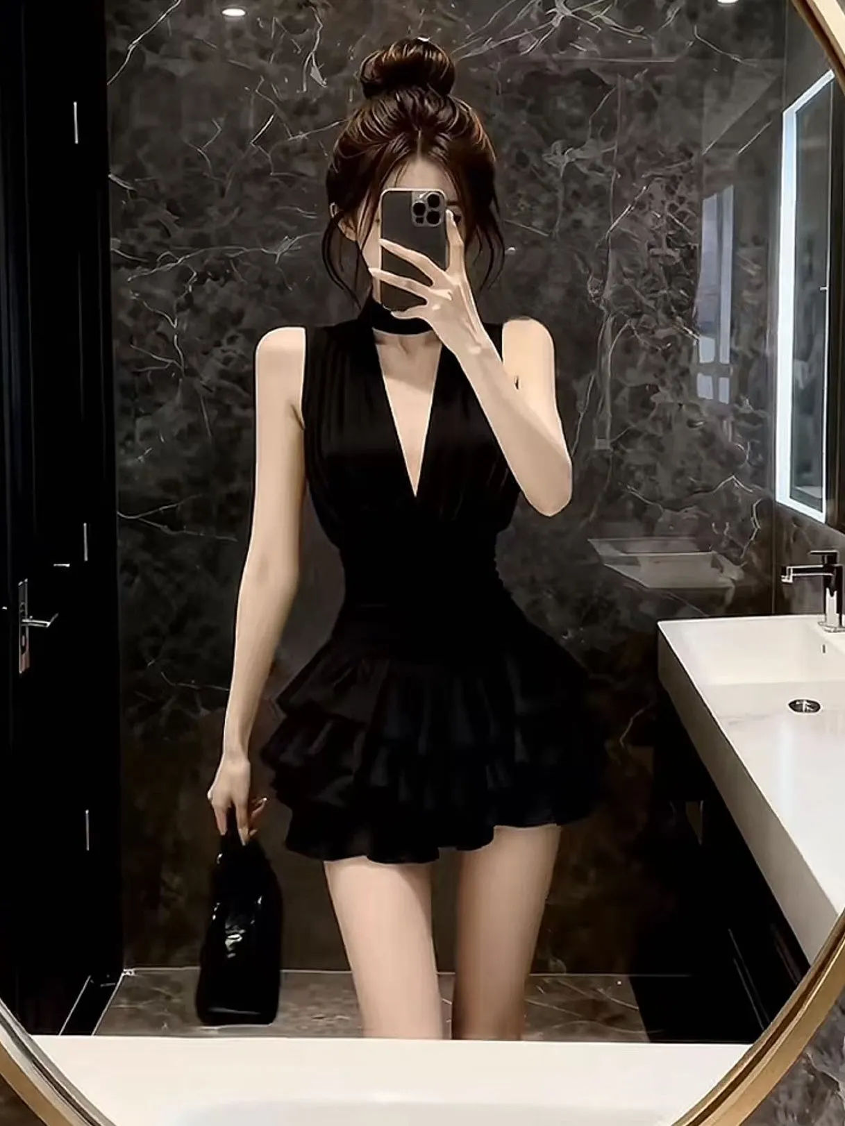 Fashionable High-Waist Short Black Dress with Deep V-Neck And Sleeveless Design for Party And Date Unique Elegant Style
Fashionable High-Waist Short Black Dress with Deep V-Neck And Sleeveless Design for Party And Date Unique Elegant Style