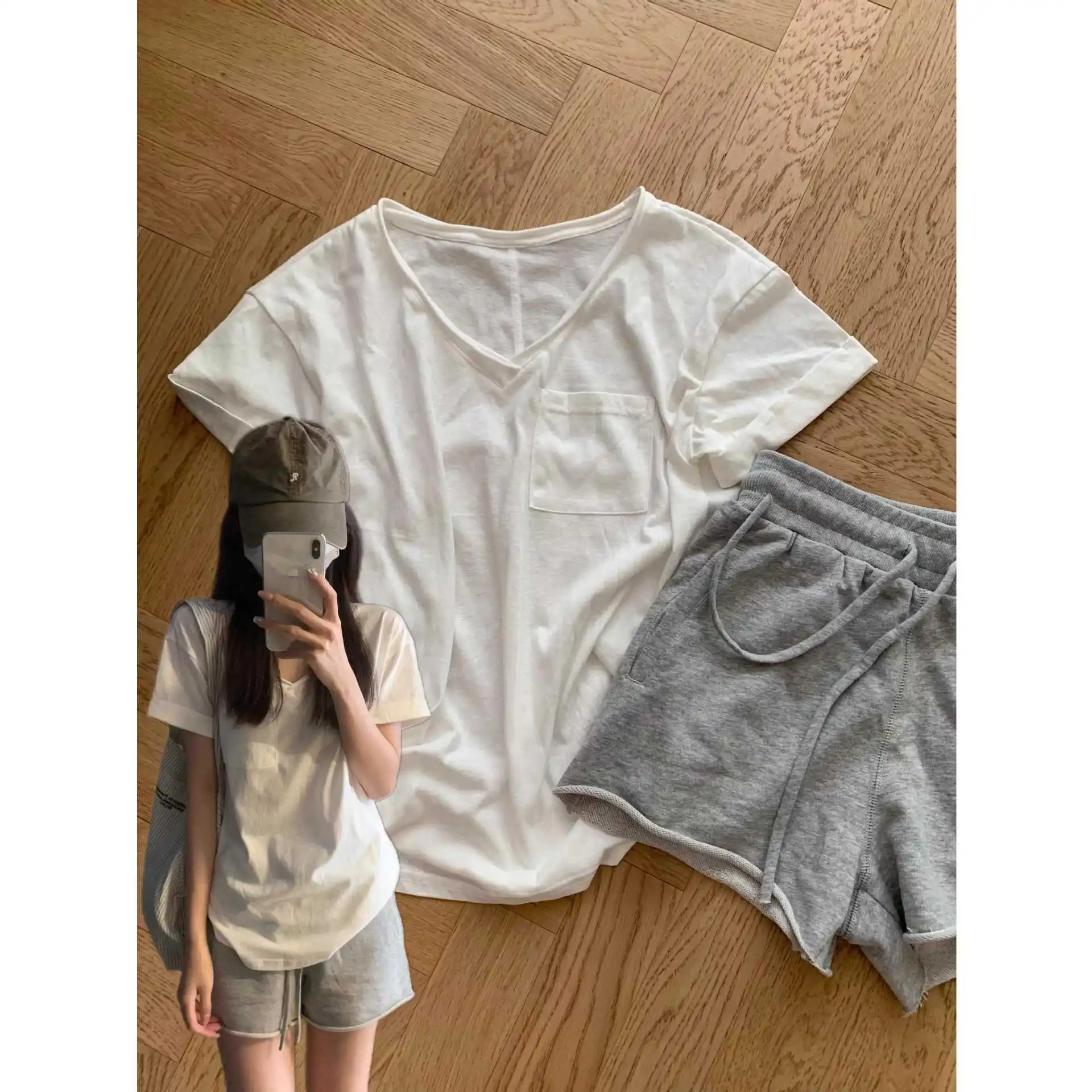 Simple Lazy Wind V-neck White Short-sleeved Pajamas Women's Summer T-shirt Shorts Loungewear Set
Simple Lazy Wind V-neck White Short-sleeved Pajamas Women's Summer T-shirt Shorts Loungewear Set