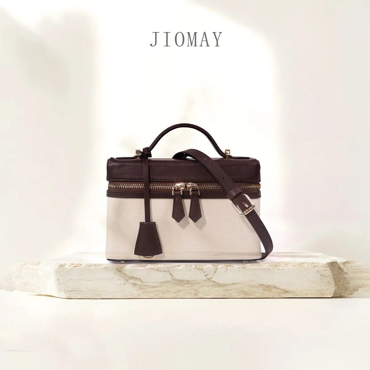 Top Grain Leather Small Square Bag for Women, Color Block Contrast Stitching Designer Handbag, Minimalist Versatile Shoulder Bag
Top Grain Leather Small Square Bag for Women, Color Block Contrast Stitching Designer Handbag, Minimalist Versatile Shoulder Bag