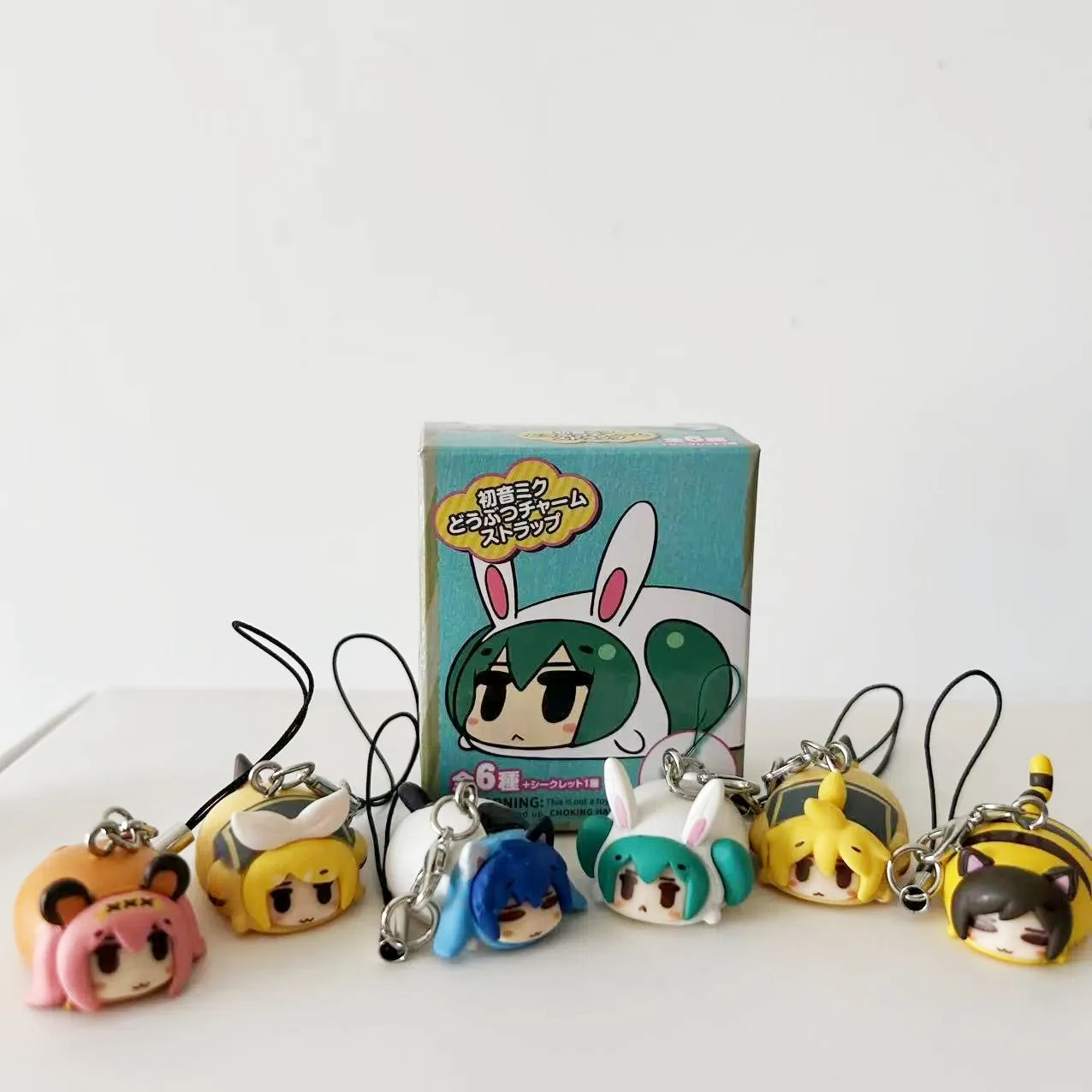 1pcs Random style New Anime Hatsune Miku Kaito Rin Len Kawaii bee Q version Figure PVC Model Toys Key ring pendant Gifts
1pcs Random style New Anime Hatsune Miku Kaito Rin Len Kawaii bee Q version Figure PVC Model Toys Key ring pendant Gifts