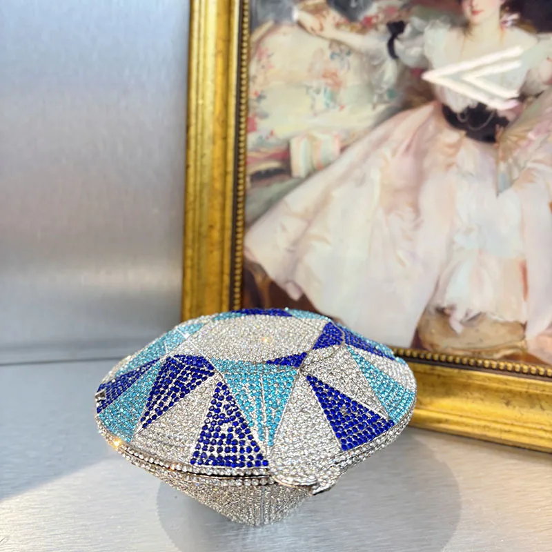 Diamond Crystal Handbags Clutches For Women’s Evening Rhinestone Prom Dinner Purse Luxury Female Party Bag Purses
Diamond Crystal Handbags Clutches For Women’s Evening Rhinestone Prom Dinner Purse Luxury Female Party Bag Purses