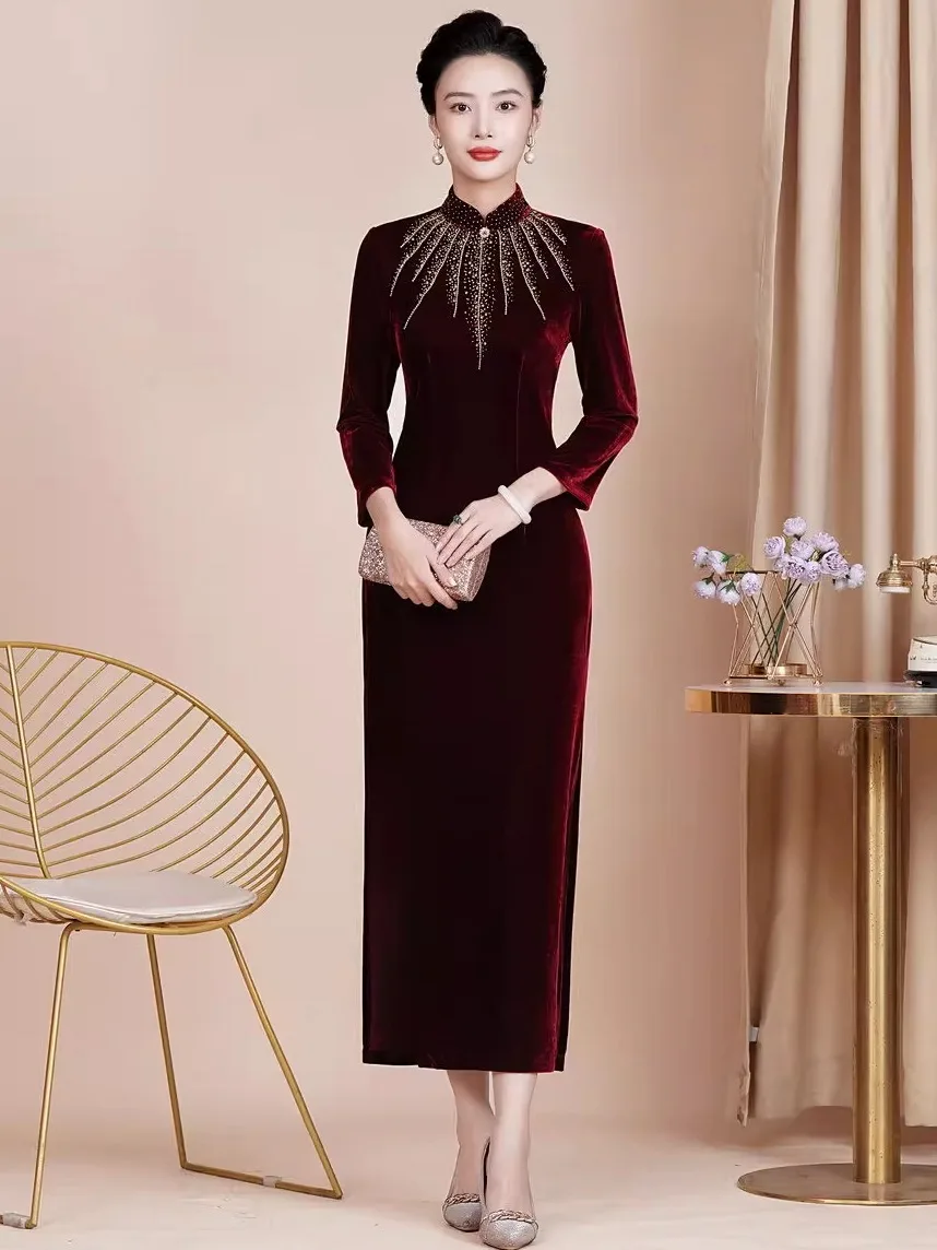 Элегантное длинное бархатное платье-ципао с бисером для мамы, для свадебного банкета, весна-осень, улучшенная модель из высококачественного золотого бархата
Элегантное длинное бархатное платье-ципао с бисером для мамы, для свадебного банкета, весна-осень, улучшенная модель из высококачественного золотого бархата