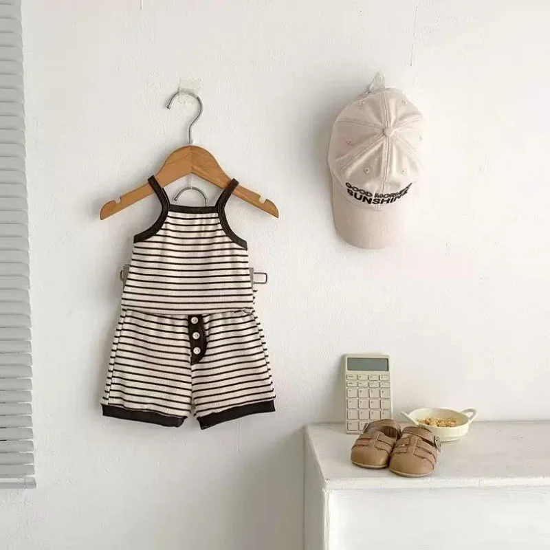 2025 New Summer Children's Cotton Halter Sleeveless Girl Baby Striped Vest Top + Pants Two-piece Set Kids Outfits
2025 New Summer Children's Cotton Halter Sleeveless Girl Baby Striped Vest Top + Pants Two-piece Set Kids Outfits
