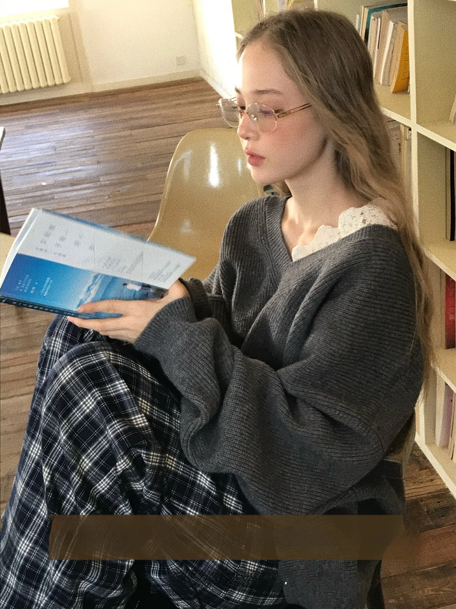 Chill Lace Splice Pure Color V-Ne Sweater Women Loose Soft Youthful Overhead irt Commute Sle Knitted Long Sve
Chill Lace Splice Pure Color V-Ne Sweater Women Loose Soft Youthful Overhead irt Commute Sle Knitted Long Sve