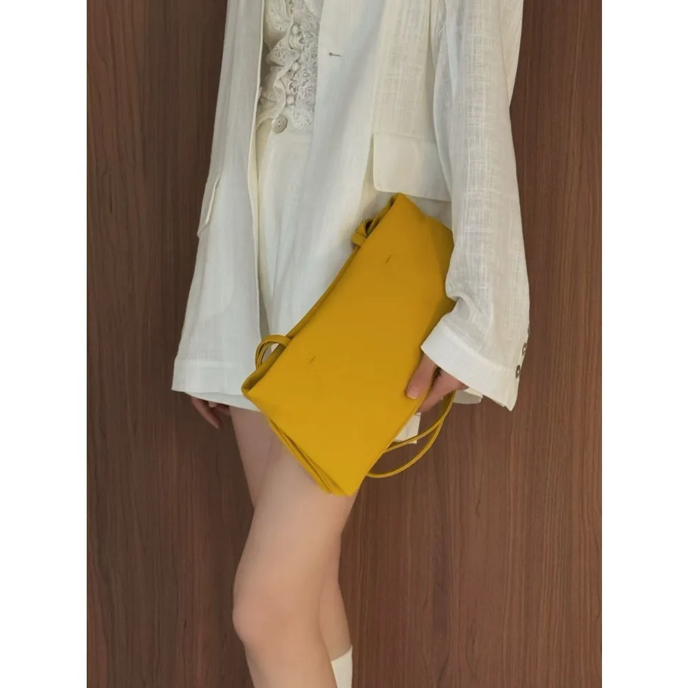 New Stylish and Simple First-layer Cowhide Organ Underarm Shoulder Bag Loose Casual High-end and Versatile Unique Texture
New Stylish and Simple First-layer Cowhide Organ Underarm Shoulder Bag Loose Casual High-end and Versatile Unique Texture