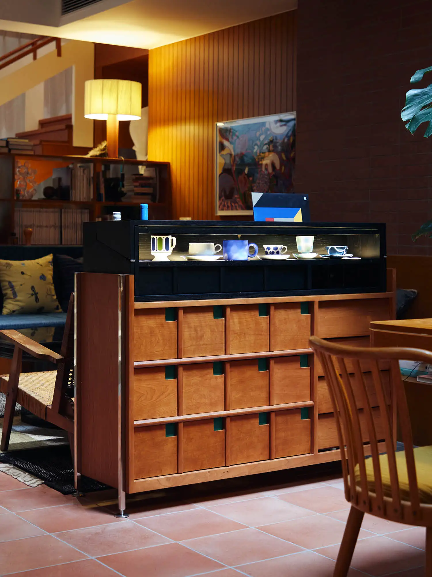 Средневековый шкаф для хранения вещей в стиле ретро, комод
Средневековый шкаф для хранения вещей в стиле ретро, комод