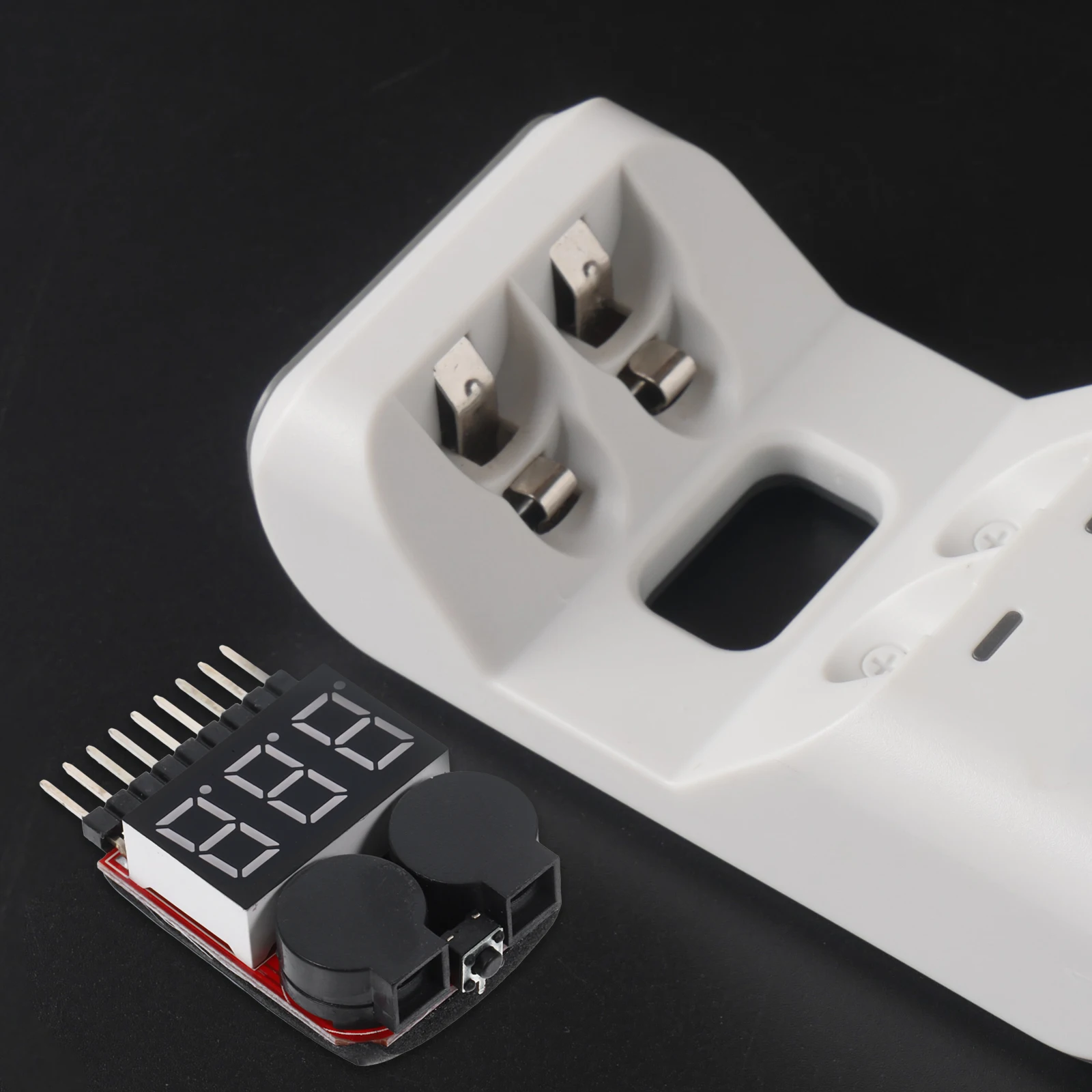 1- Lipo Tester Digital Voltage Display Alarm Led Indicator Low Voltage Buzzer Monitor Capacity Check Tool
1- Lipo Tester Digital Voltage Display Alarm Led Indicator Low Voltage Buzzer Monitor Capacity Check Tool