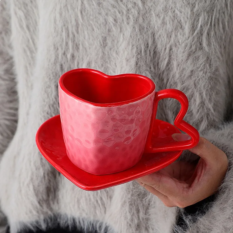 Premium Exquisite Ceramic Vintage Red 3D Heart Coffee Cup Saucer Set Water Mug For Women Gift Latte Art Cup Porcelain Drinkware
Premium Exquisite Ceramic Vintage Red 3D Heart Coffee Cup Saucer Set Water Mug For Women Gift Latte Art Cup Porcelain Drinkware