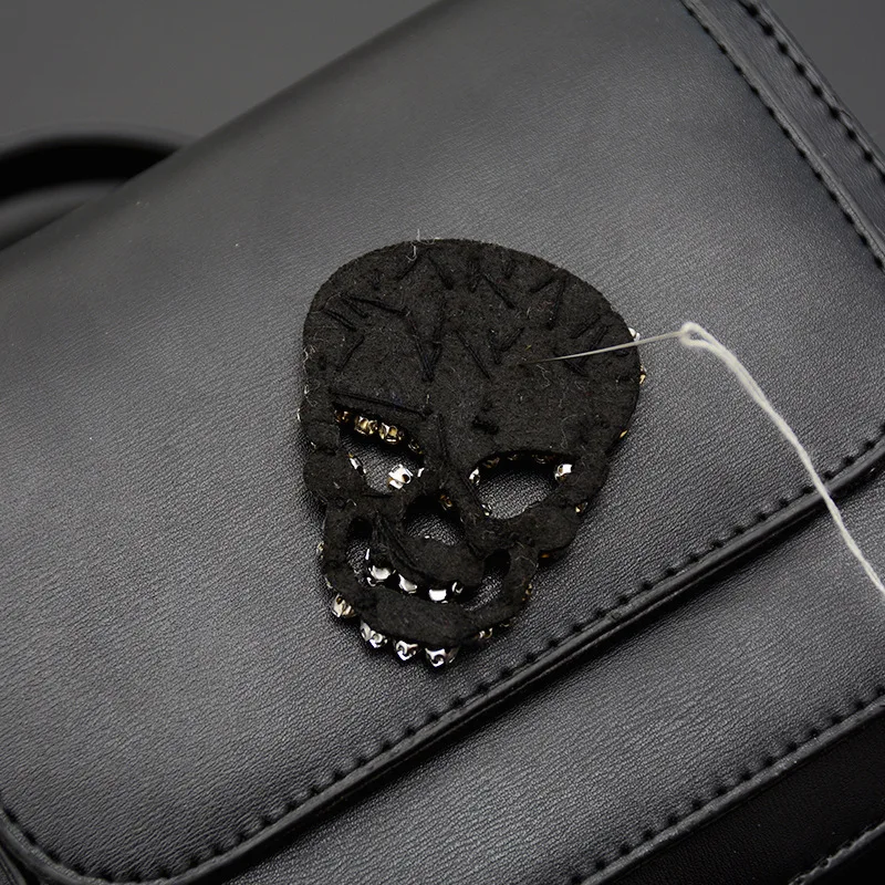 European and American Big-name Handmade Nail Drill Skull Patch Cloth Sticker Autumn and Winter Coat Bag Shoes and Hats Clothing
European and American Big-name Handmade Nail Drill Skull Patch Cloth Sticker Autumn and Winter Coat Bag Shoes and Hats Clothing