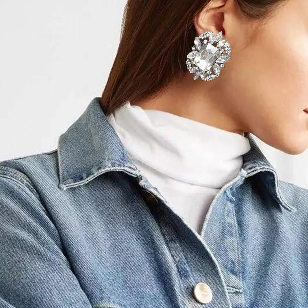 Fashionable Square Zircon Earrings Elegant Small Luxury Women's Ear Jewelry Stylish Accessory Simple Design Sparkling Earrings
Fashionable Square Zircon Earrings Elegant Small Luxury Women's Ear Jewelry Stylish Accessory Simple Design Sparkling Earrings