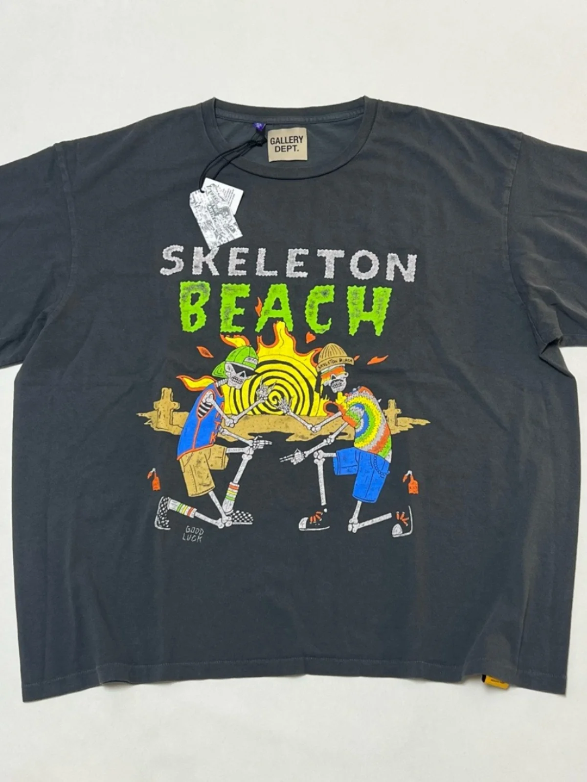 New Beach Series Music Festival Print round Ne ort Sve Waed Vintage Sle T-irt Loose Fit Pure Cotton Youth Trend
New Beach Series Music Festival Print round Ne ort Sve Waed Vintage Sle T-irt Loose Fit Pure Cotton Youth Trend