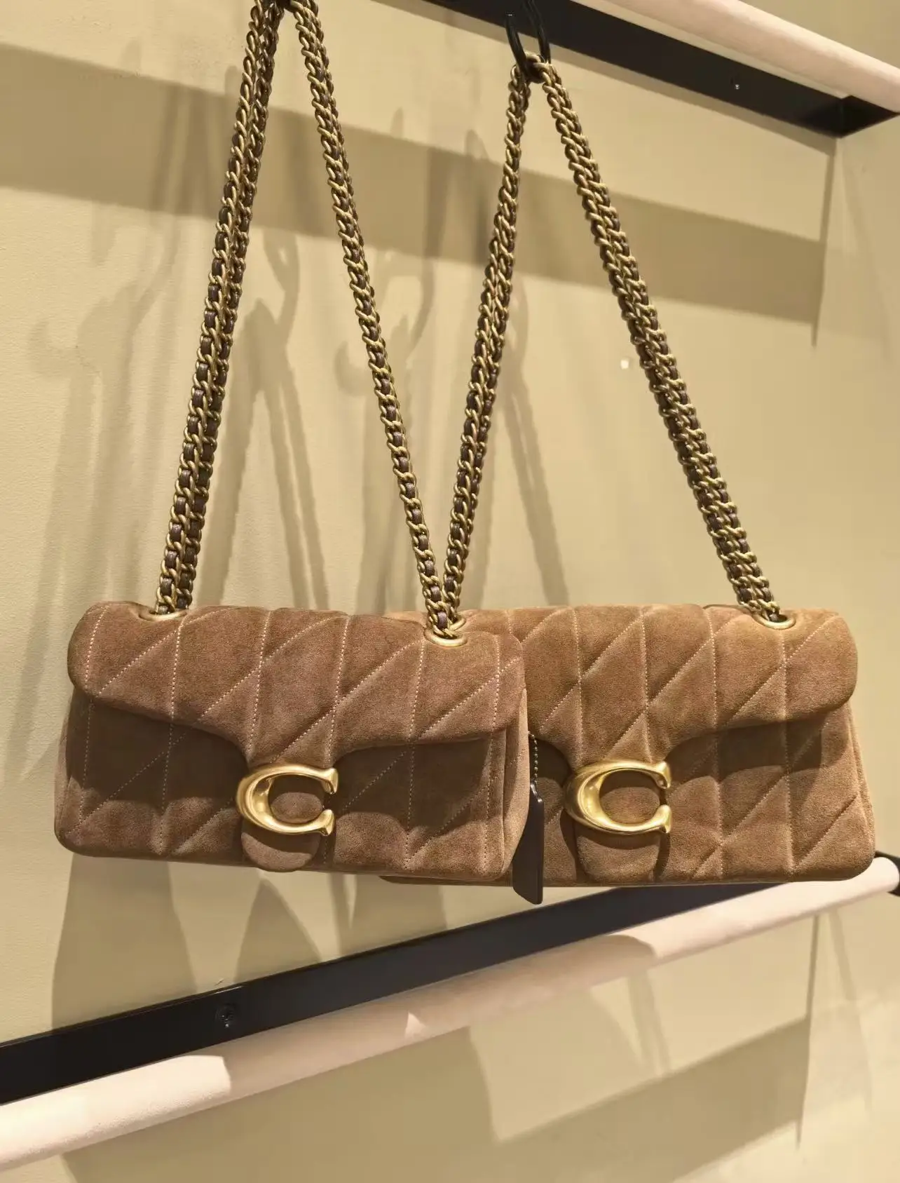 Check this! 2026 new diamond chain crossbody bag, small square purse, high-end leather, stylish&durable, great for spring summer
Check this! 2026 new diamond chain crossbody bag, small square purse, high-end leather, stylish&durable, great for spring summer