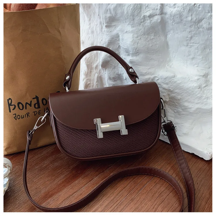 Модная повседневная сумка, зимняя новая высококачественная универсальная сумка через плечо, женская сумка нишевого дизайна
Модная повседневная сумка, зимняя новая высококачественная универсальная сумка через плечо, женская сумка нишевого дизайна