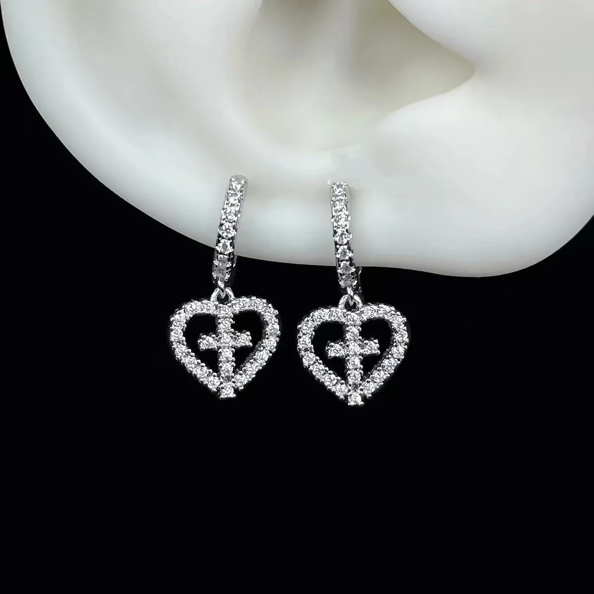 Shining Zircon Heart Cross Pendant Hoop Earrings For Women Stainless Steel Y2K Fashion Waterproof Earrings Accessories Gift
Shining Zircon Heart Cross Pendant Hoop Earrings For Women Stainless Steel Y2K Fashion Waterproof Earrings Accessories Gift
