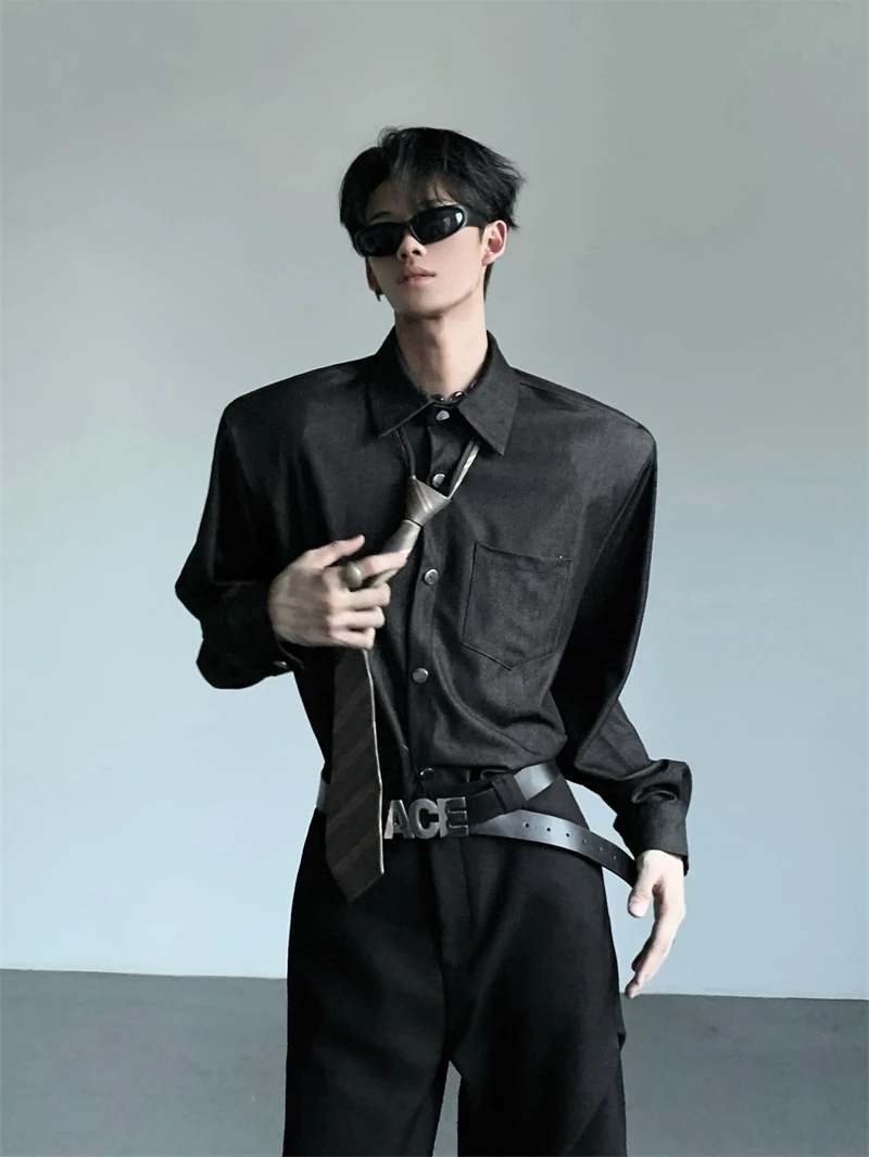 Рубашка Ace Tailors однотонная мужская свободного кроя с длинным рукавом, отложным воротником, дизайном с подплечниками, для делового повседневного стиля
Рубашка Ace Tailors однотонная мужская свободного кроя с длинным рукавом, отложным воротником, дизайном с подплечниками, для делового повседневного стиля