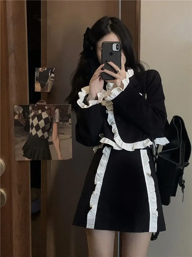Black Suit Jacket and Skirt Set for Women, New Spring Style, Retro Top, French Color-blocking Skirt, Two-piece Set
Black Suit Jacket and Skirt Set for Women, New Spring Style, Retro Top, French Color-blocking Skirt, Two-piece Set
