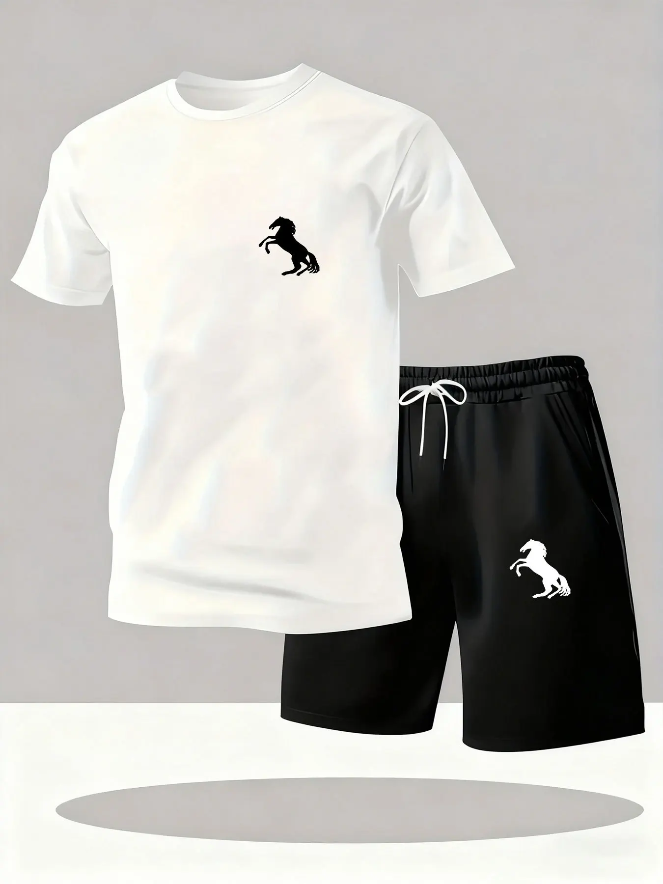 A men's set with horse print, featuring a round-neck short-sleeved top and shorts for spring and summer casual wear
A men's set with horse print, featuring a round-neck short-sleeved top and shorts for spring and summer casual wear