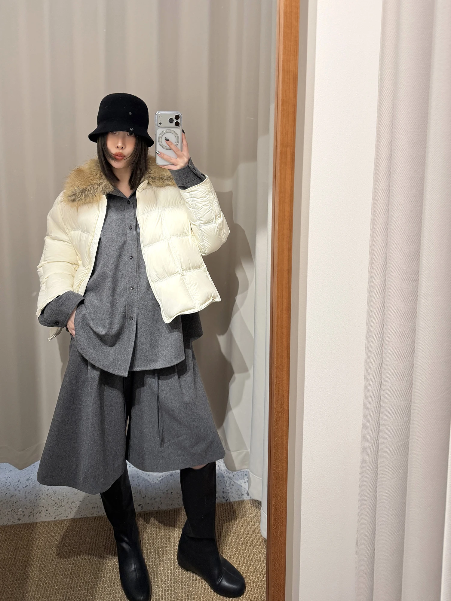 SukiiRED Women's Shirt with Detachable Fur Collar Woolen Tweed Skirt And Pants Winter Casual Fashion Three-Piece Set
SukiiRED Women's Shirt with Detachable Fur Collar Woolen Tweed Skirt And Pants Winter Casual Fashion Three-Piece Set