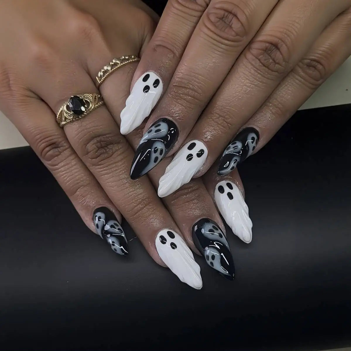 24pcs Medium Length Almond Press on Nails Halloween 3D Ghost Design Black White Glossy Artificial Nails Machine Made
24pcs Medium Length Almond Press on Nails Halloween 3D Ghost Design Black White Glossy Artificial Nails Machine Made