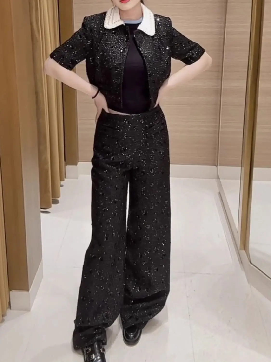 Spring/Summer Women Turn-down Collar Pearl Beaded Sequined Set Single Breasted Coat + High Waist Straight Elegant Fashion Pants
Spring/Summer Women Turn-down Collar Pearl Beaded Sequined Set Single Breasted Coat + High Waist Straight Elegant Fashion Pants