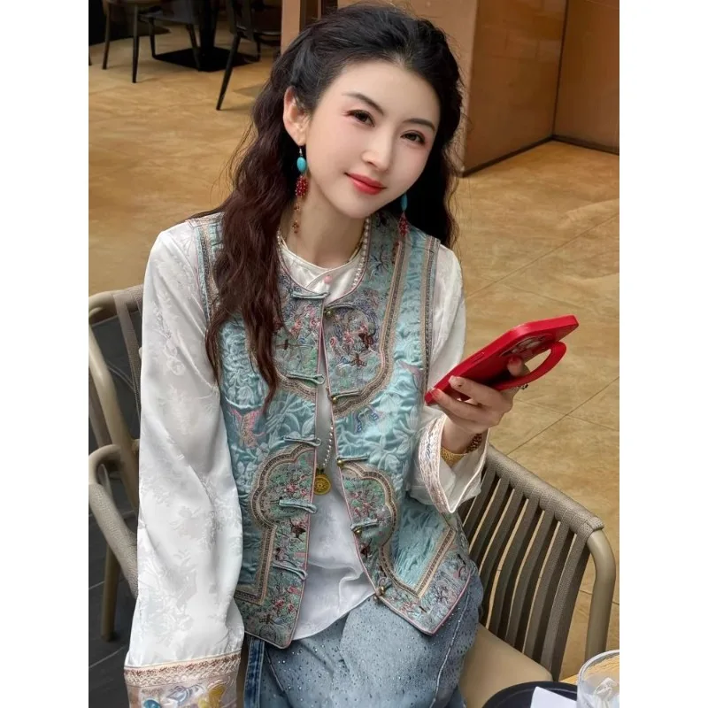 New Chinese Jacquard Fashion Set for Women Early Spring New Style Button-up Vest Loose Shirt Two-piece Set Personalized High-end
New Chinese Jacquard Fashion Set for Women Early Spring New Style Button-up Vest Loose Shirt Two-piece Set Personalized High-end
