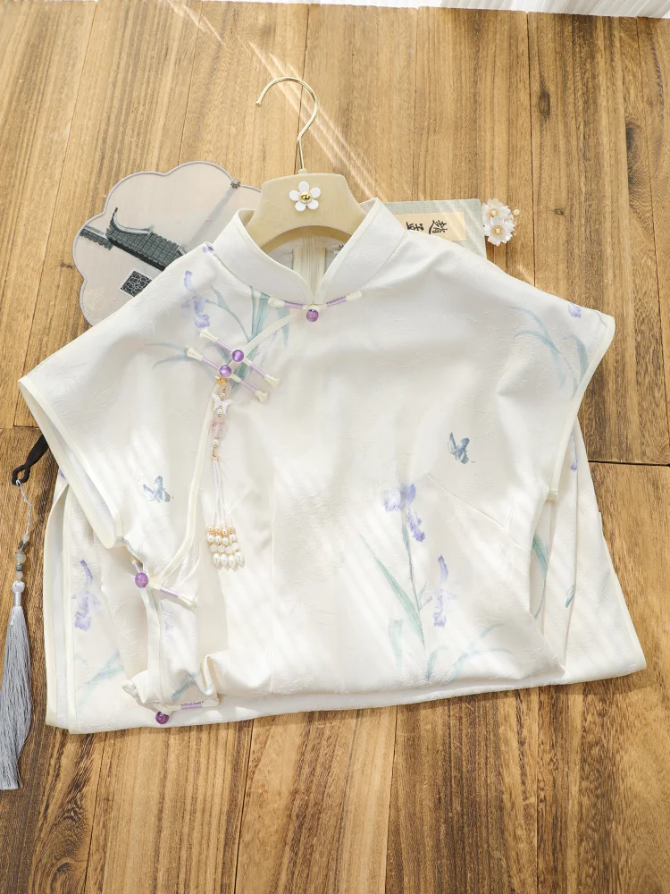 Young Women's Short-Sleeve Qipao in Vintage Style Reformed New Chinese Style Daily Wearable Breathable Long Dress Floral Pattern
Young Women's Short-Sleeve Qipao in Vintage Style Reformed New Chinese Style Daily Wearable Breathable Long Dress Floral Pattern
