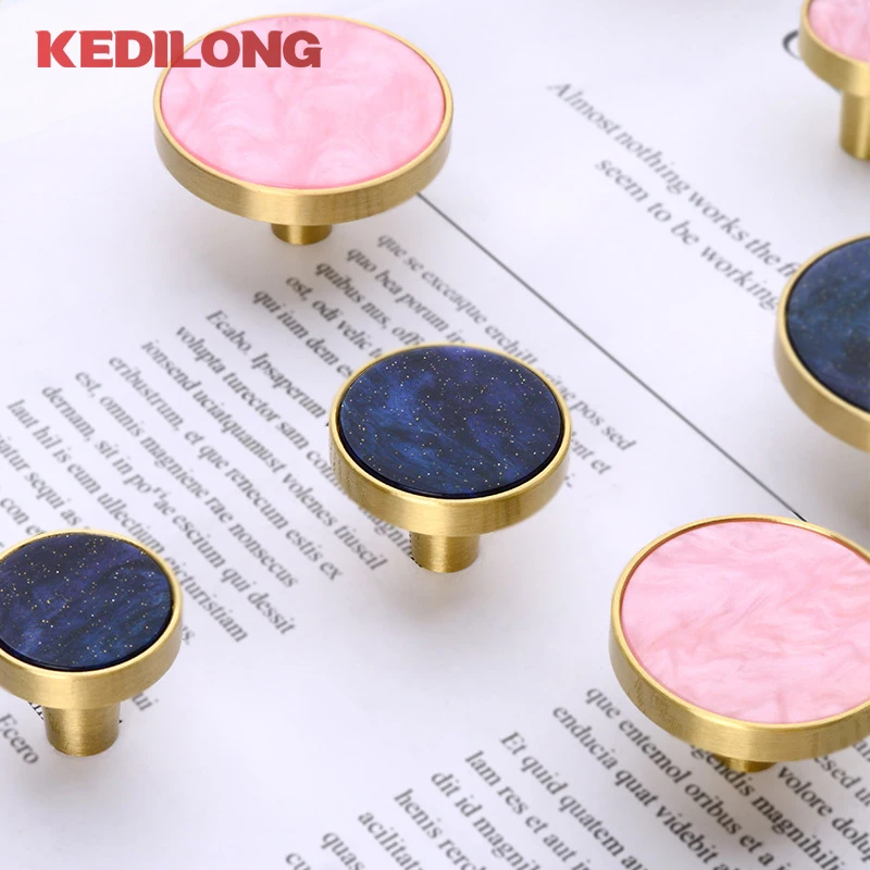 KEDLO Nordic Light Luxury Simple Brass Gold Single Hole Handle Wardrobe Cabinet Door Pull Handle Drawer Shell Knob 
KEDLO Nordic Light Luxury Simple Brass Gold Single Hole Handle Wardrobe Cabinet Door Pull Handle Drawer Shell Knob