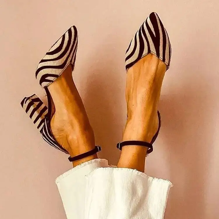 Women's Casual Shoes Zebra Print Pointed Toe Thick Heels Ankle Strap Buckle Singel Office Shoes
Women's Casual Shoes Zebra Print Pointed Toe Thick Heels Ankle Strap Buckle Singel Office Shoes