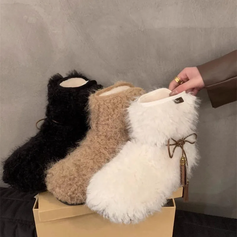 Y2K Lamb Wool Short Boots Winter Fur Warm Women's Ankle Boots Fashionable Snow Boots Warm Cotton Shoes
Y2K Lamb Wool Short Boots Winter Fur Warm Women's Ankle Boots Fashionable Snow Boots Warm Cotton Shoes