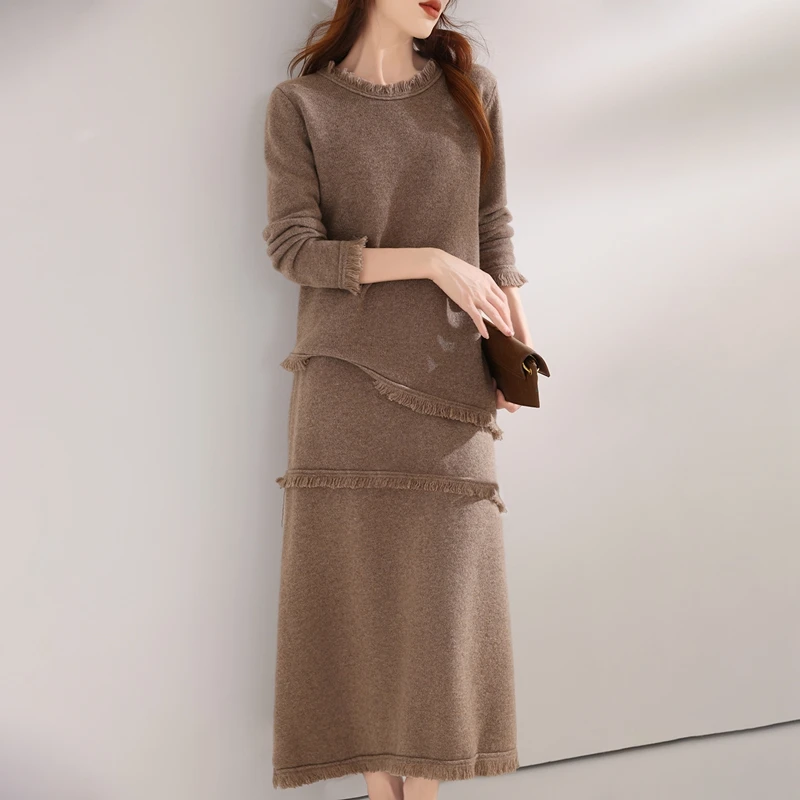 Brand high-end women's clothing 2025 new autumn fashion temperament 100% wool knitted sweater half skirt two-piece set
Brand high-end women's clothing 2025 new autumn fashion temperament 100% wool knitted sweater half skirt two-piece set