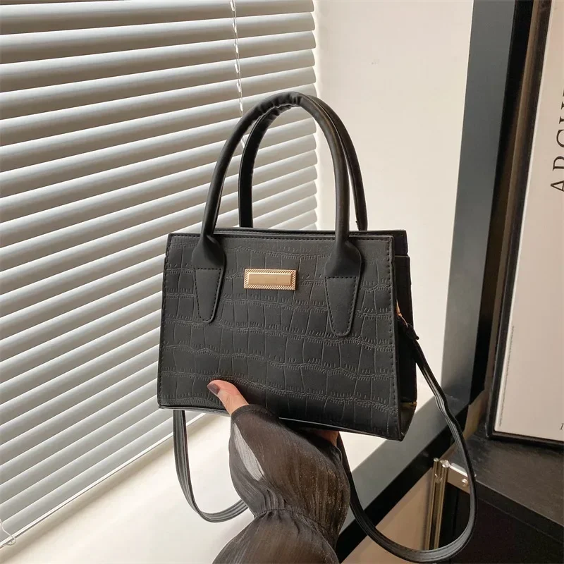 Women's high-value solid-color handbag design Women's versatile ins shoulder messenger bag Small square bag
Women's high-value solid-color handbag design Women's versatile ins shoulder messenger bag Small square bag