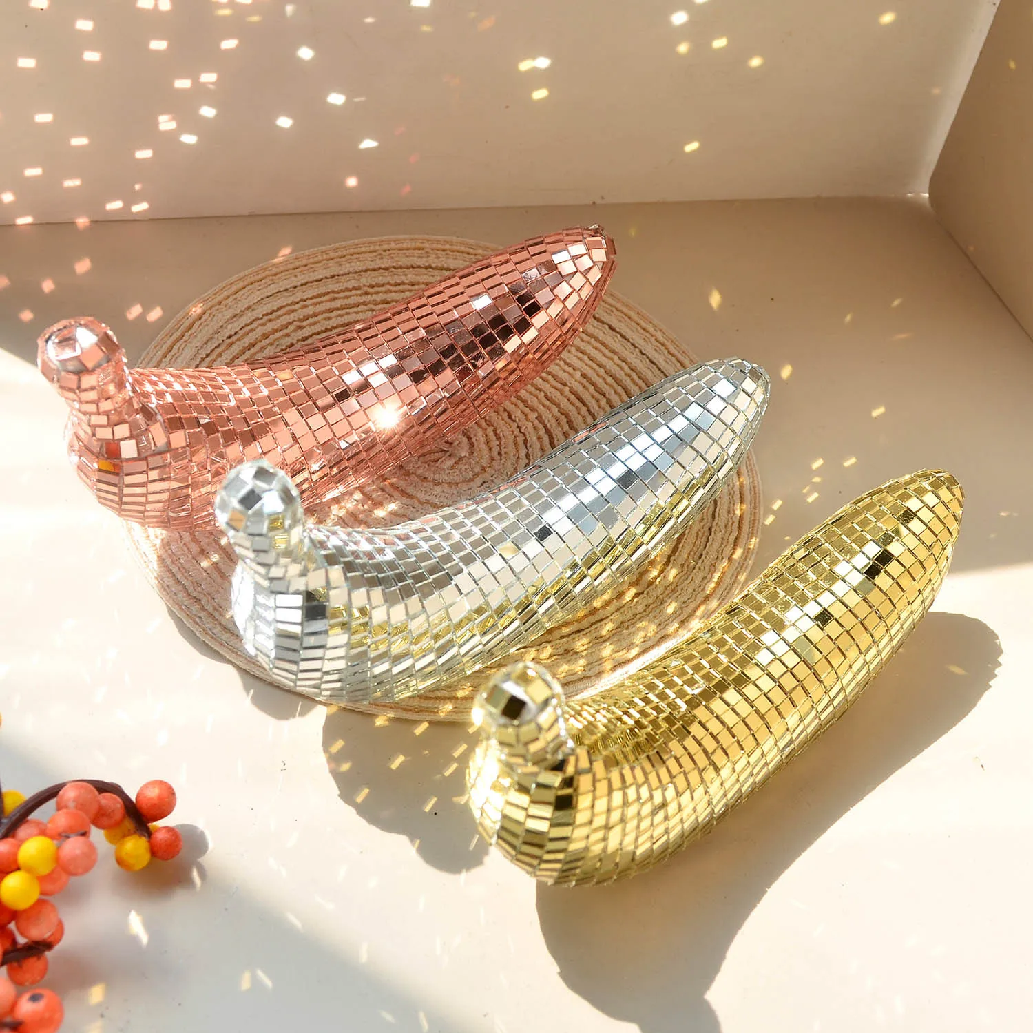 Banana Disco Ball Mirror Reflective Retro Fruit Ornament Creative Indoor Desktop Decor For Home Party Bar Club Tabletop Decora
Banana Disco Ball Mirror Reflective Retro Fruit Ornament Creative Indoor Desktop Decor For Home Party Bar Club Tabletop Decora