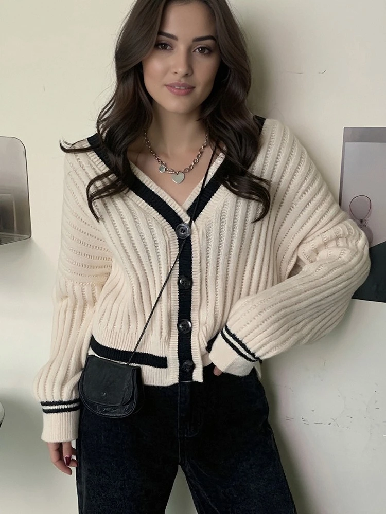 Осень-зима, повседневный полосатый вязаный кардиган с длинными рукавами, свободный свитер в корейском стиле с v-образным вырезом и пуговицами, пальто, элегантная женская одежда
Осень-зима, повседневный полосатый вязаный кардиган с длинными рукавами, свободный свитер в корейском стиле с v-образным вырезом и пуговицами, пальто, элегантная женская одежда