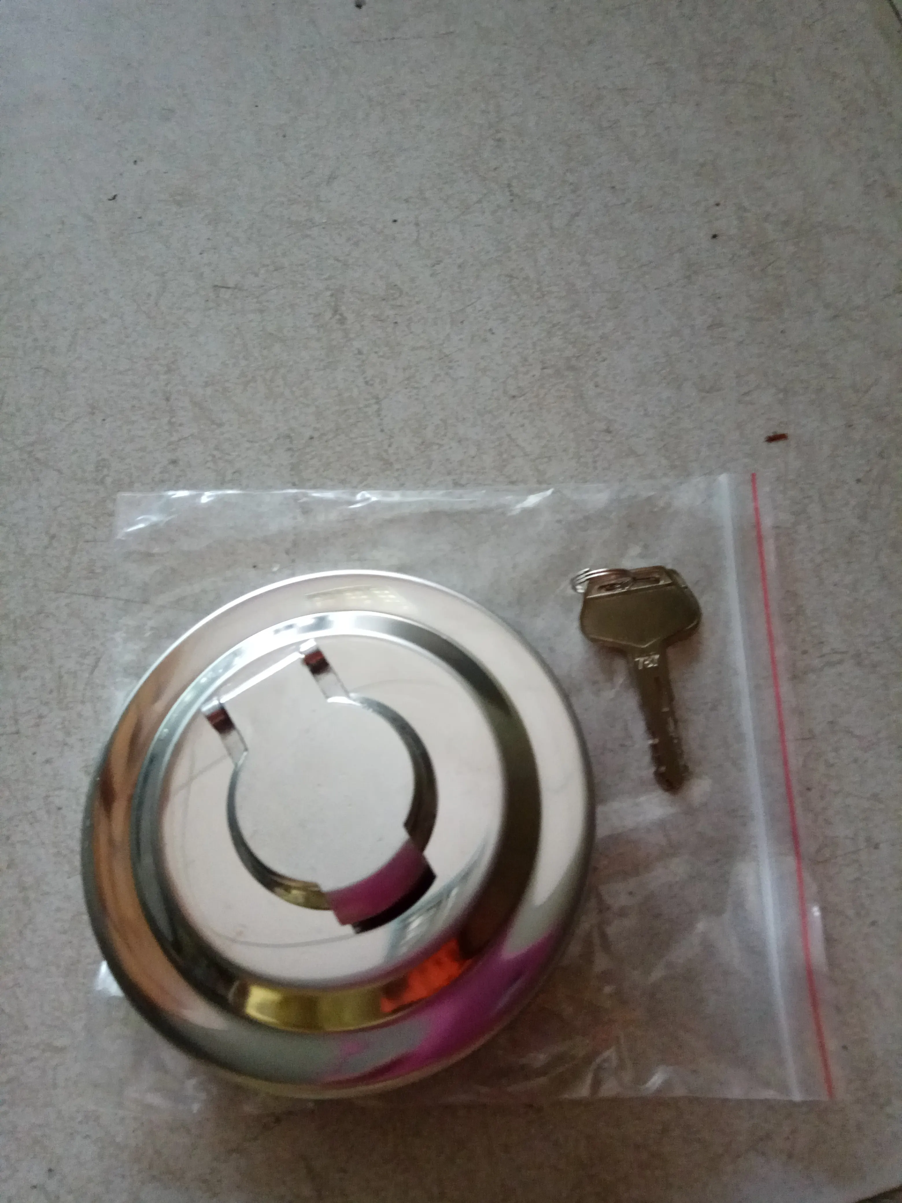 Free shipping! Steel Fuel Tank Cap for Komatsu PC200-3/5 Excavator 20Y-04-11160, Excavator Fuel Tank Cap,Komatsu excavator parts
Free shipping! Steel Fuel Tank Cap for Komatsu PC200-3/5 Excavator 20Y-04-11160, Excavator Fuel Tank Cap,Komatsu excavator parts